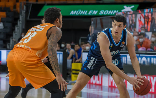 仅彰显了他 仅彰显了他